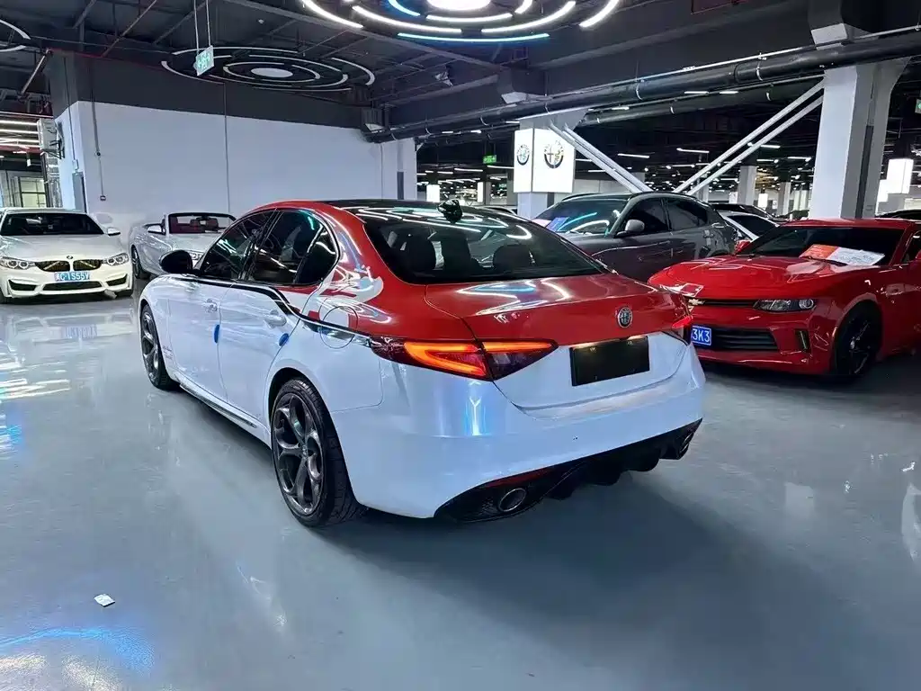 Alfa Romeo Giulia 2020 2.0T 280HP