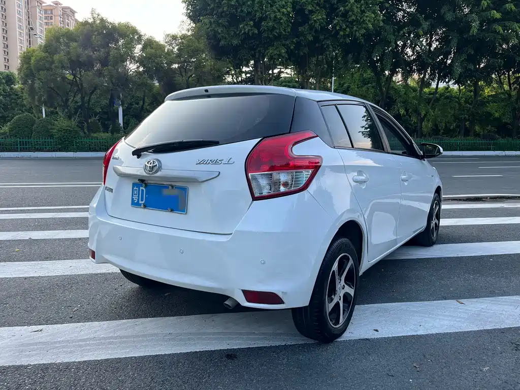 Toyota Yaris L — миниатюра 5