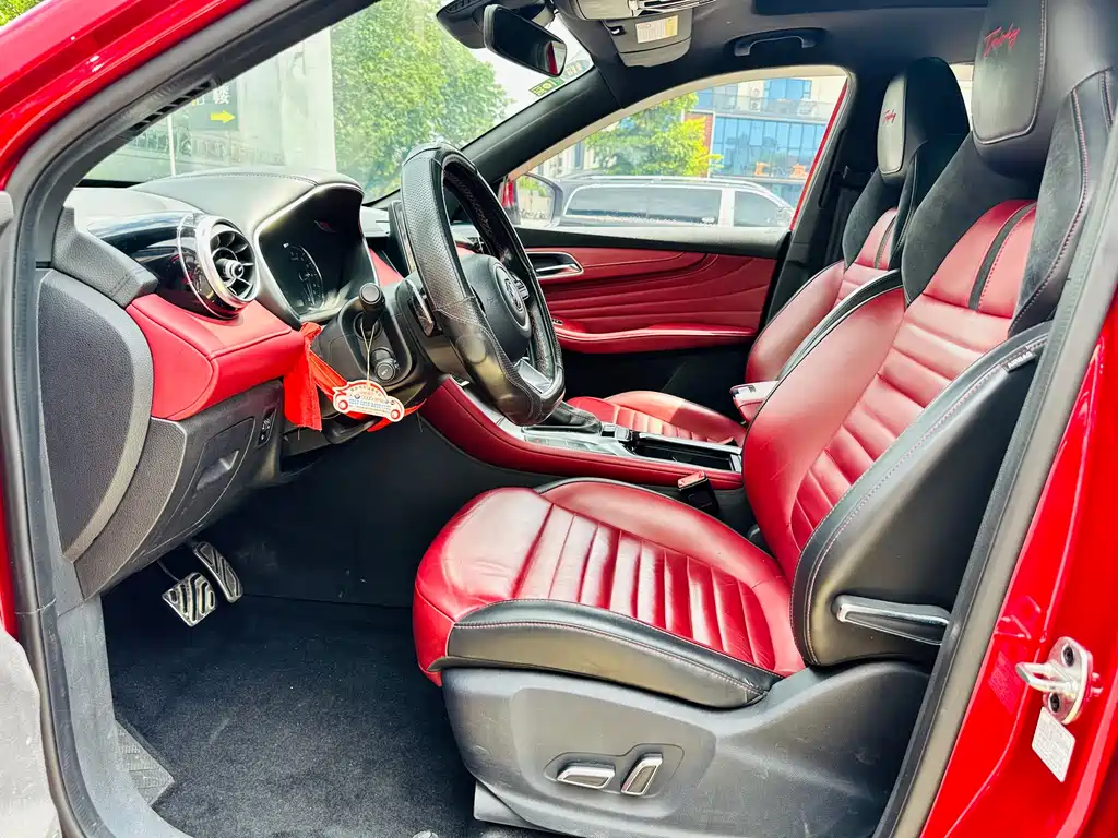 MG HS 2018 30T AT Trophy V