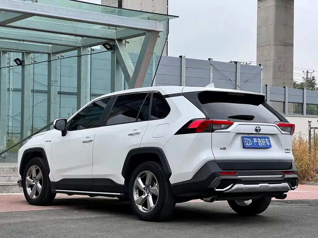 Toyota RAV4 — миниатюра 6