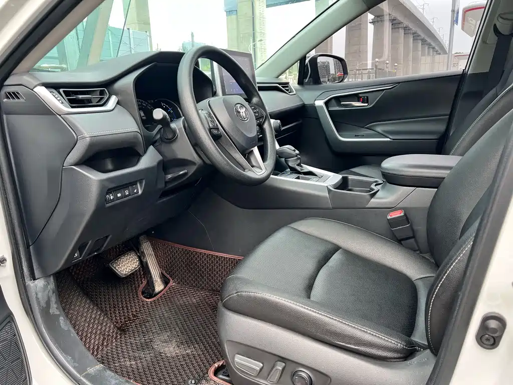 Toyota RAV4 — миниатюра 7