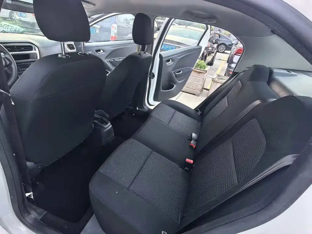 Peugeot 301 2014 1.6L MT Comfort