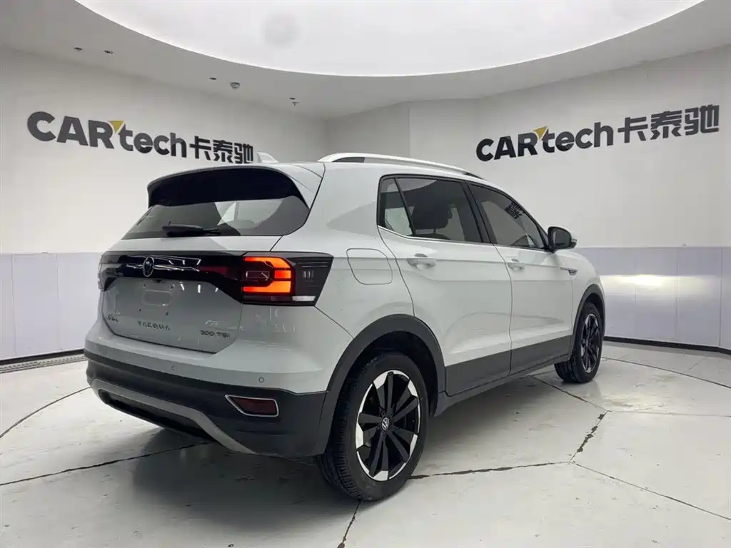 Volkswagen Tacqua 2023 200TSI DSG Smart Connect