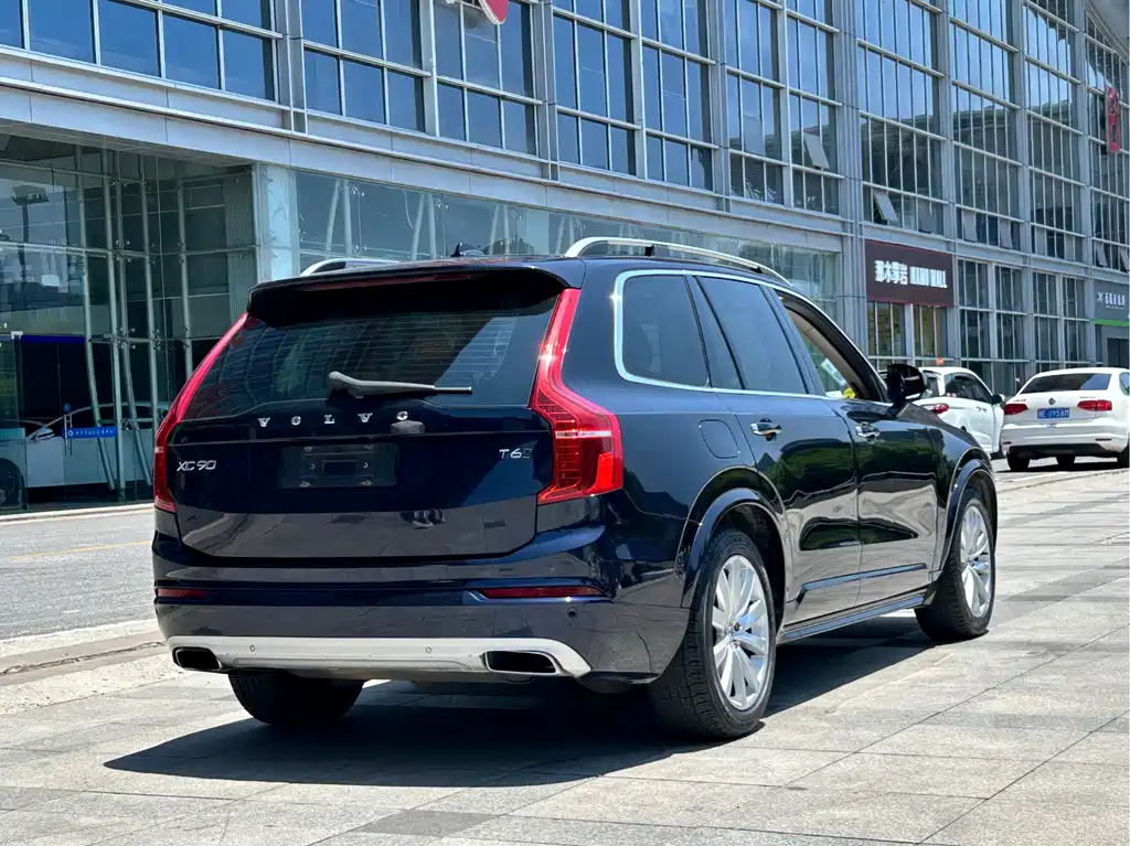 Volvo XC90 2015 T6 5 мест
