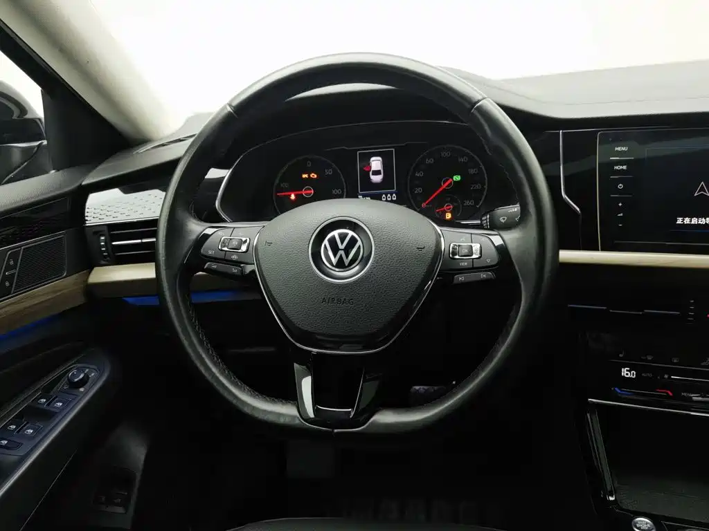 Volkswagen Passat PHEV — миниатюра 11