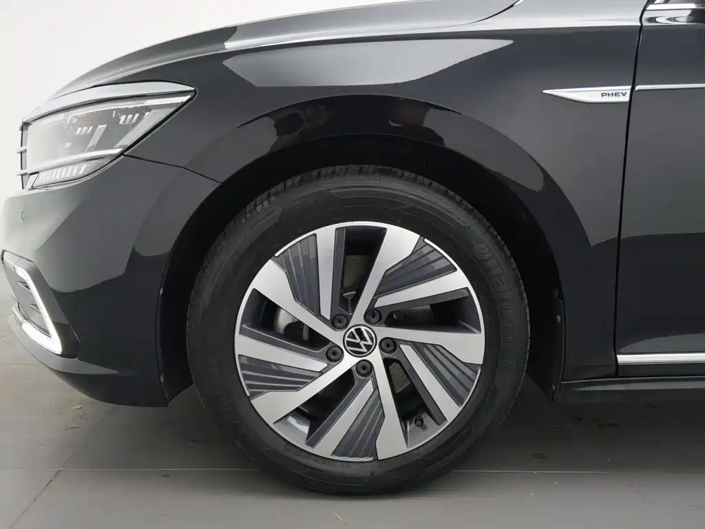 Volkswagen Passat PHEV — миниатюра 17