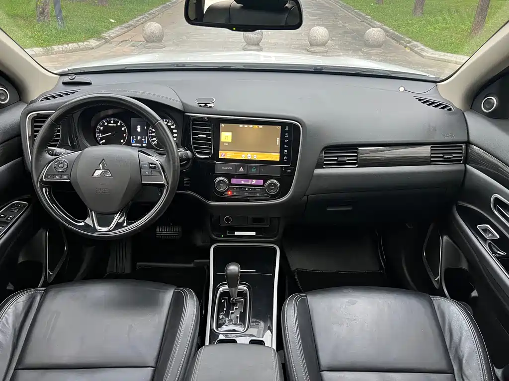 Mitsubishi Outlander — миниатюра 12