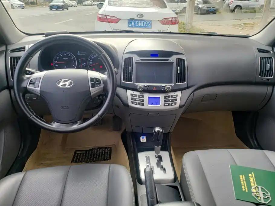 Hyundai Elantra — миниатюра 12
