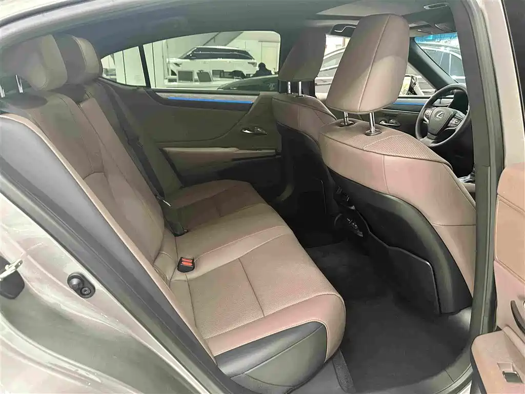 Lexus ES — миниатюра 17