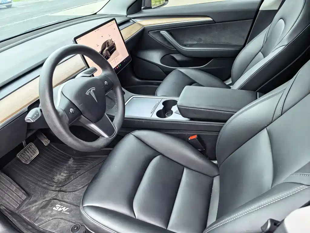 Tesla Model 3 — миниатюра 4