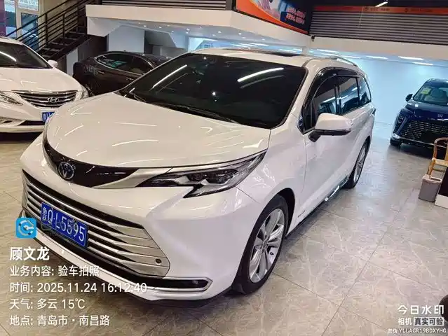 TOYOTA SIENNA 2023