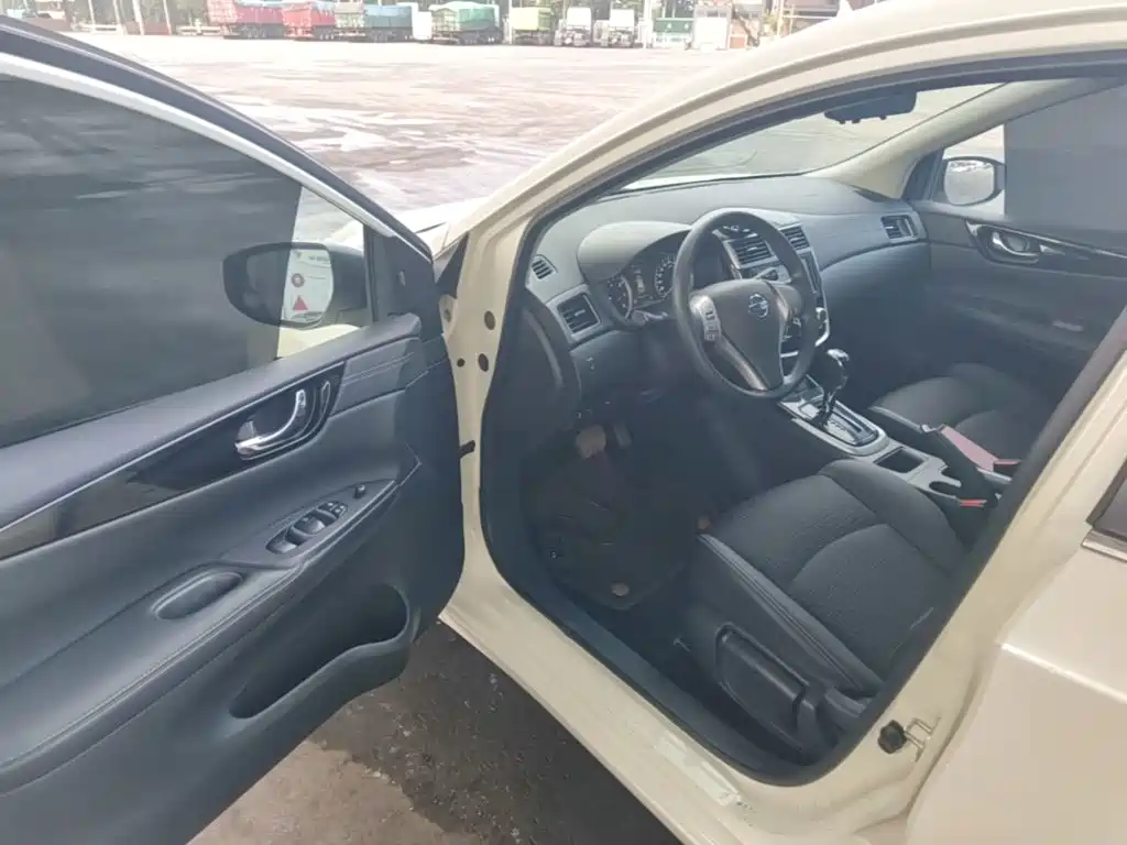 Nissan Tiida — миниатюра 16