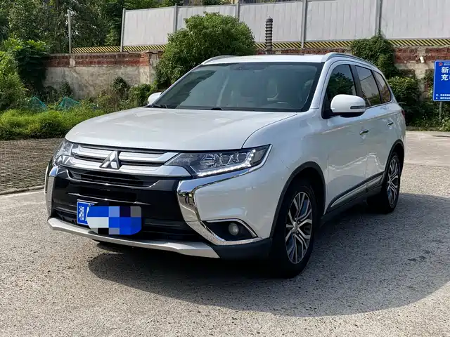 MITSUBISHI OUTLANDER 2018
