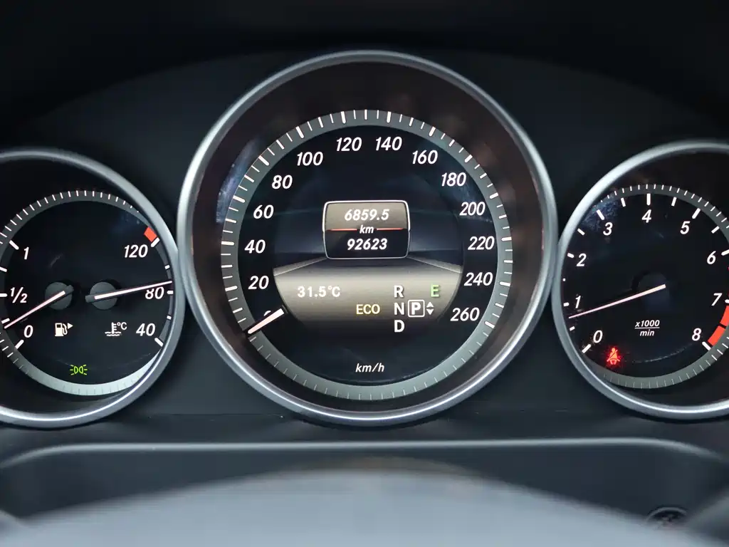 Mercedes-Benz E-Class — миниатюра 17