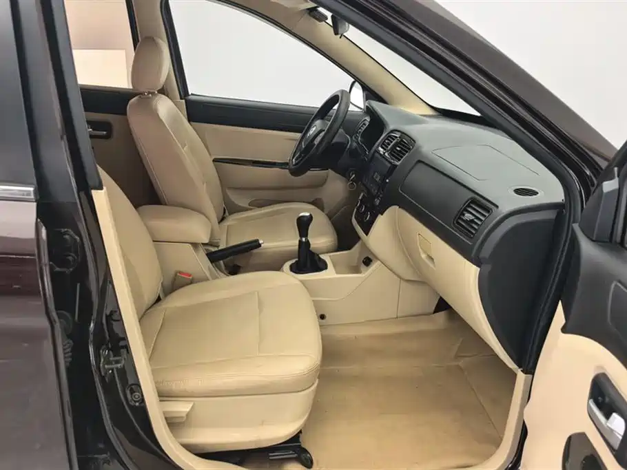Dongfeng 370 2016 1.5L MT Comfort 7 мест