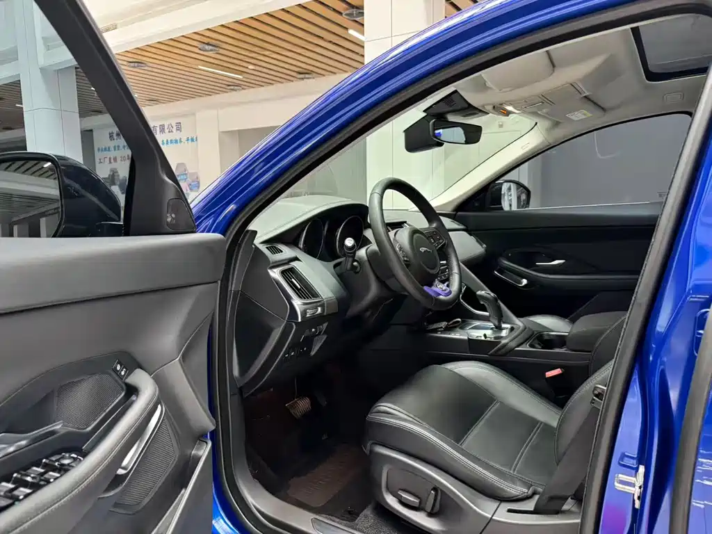 Jaguar E-PACE — миниатюра 9