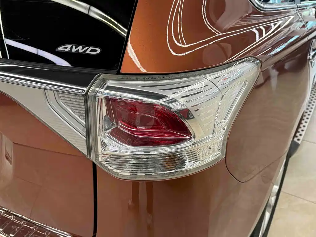 Mitsubishi Outlander (Import) — миниатюра 16