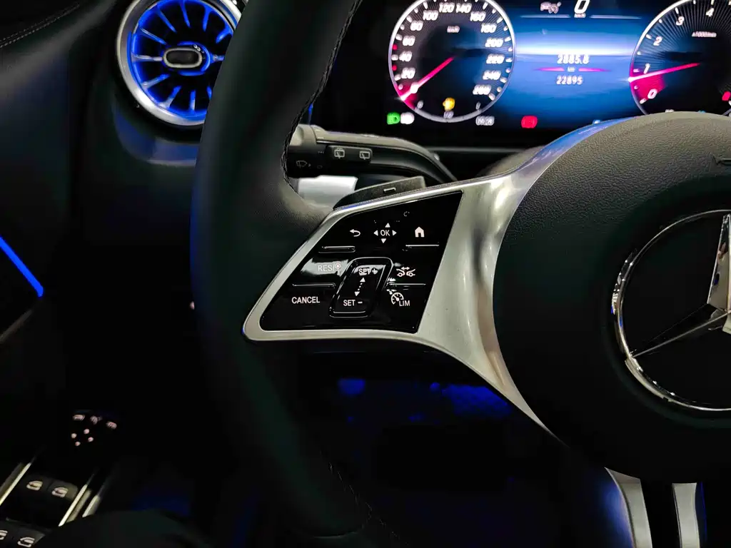 Mercedes-Benz GLB — миниатюра 16