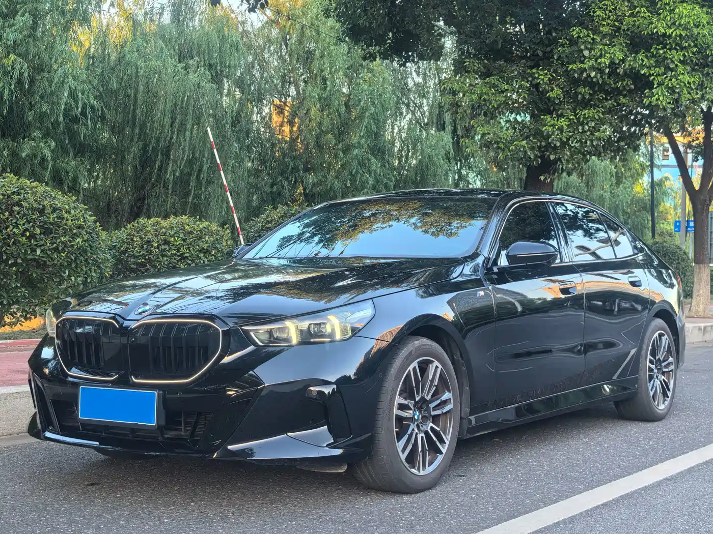 宝马5系 2025款 530Li 领先型 M运动套装 2025