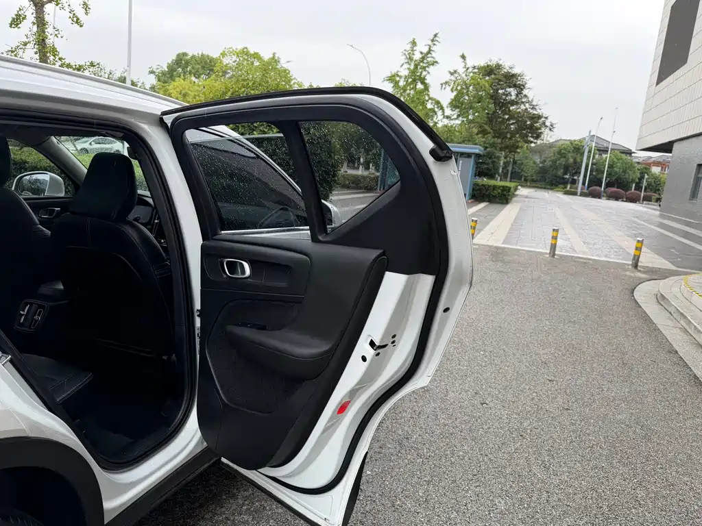 Volvo XC40 — миниатюра 18