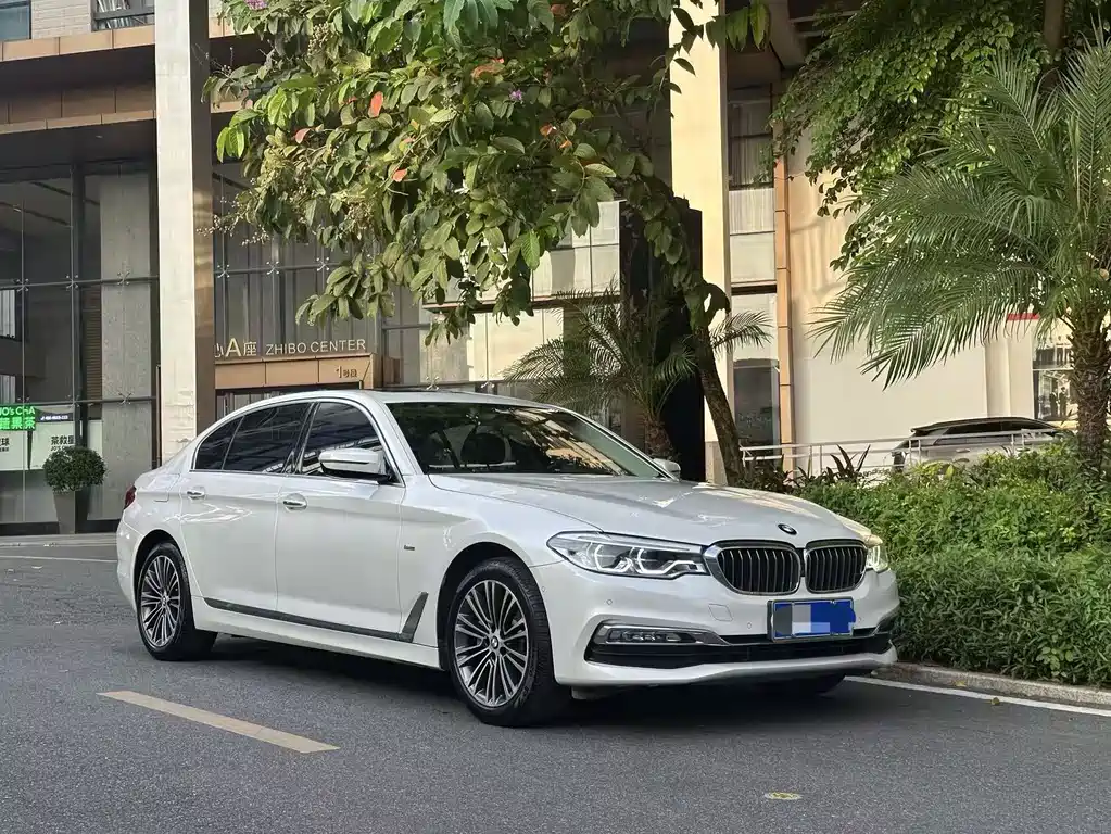 BMW 5 Series — миниатюра 10