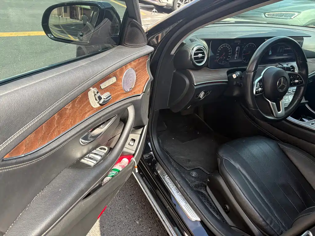 Mercedes-Benz E-Class — миниатюра 8