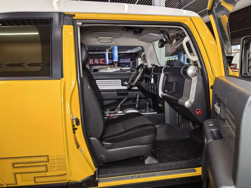 Toyota FJ Cruiser — миниатюра 18