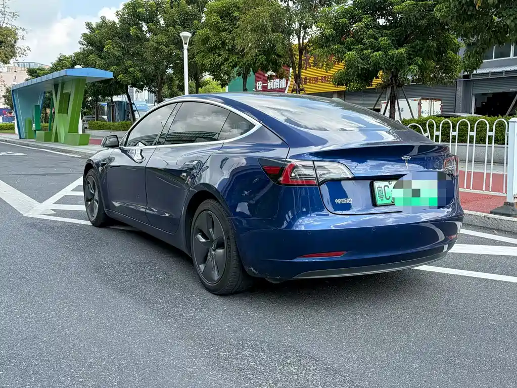 Tesla Model 3 — миниатюра 5