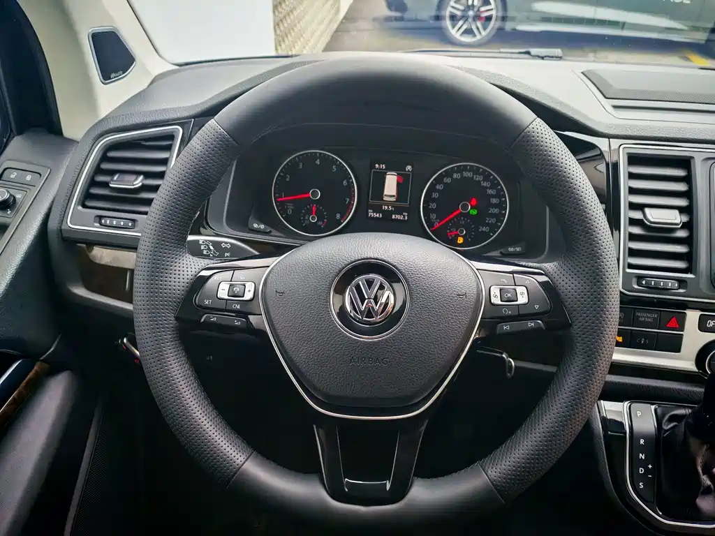 Volkswagen Multivan — миниатюра 23