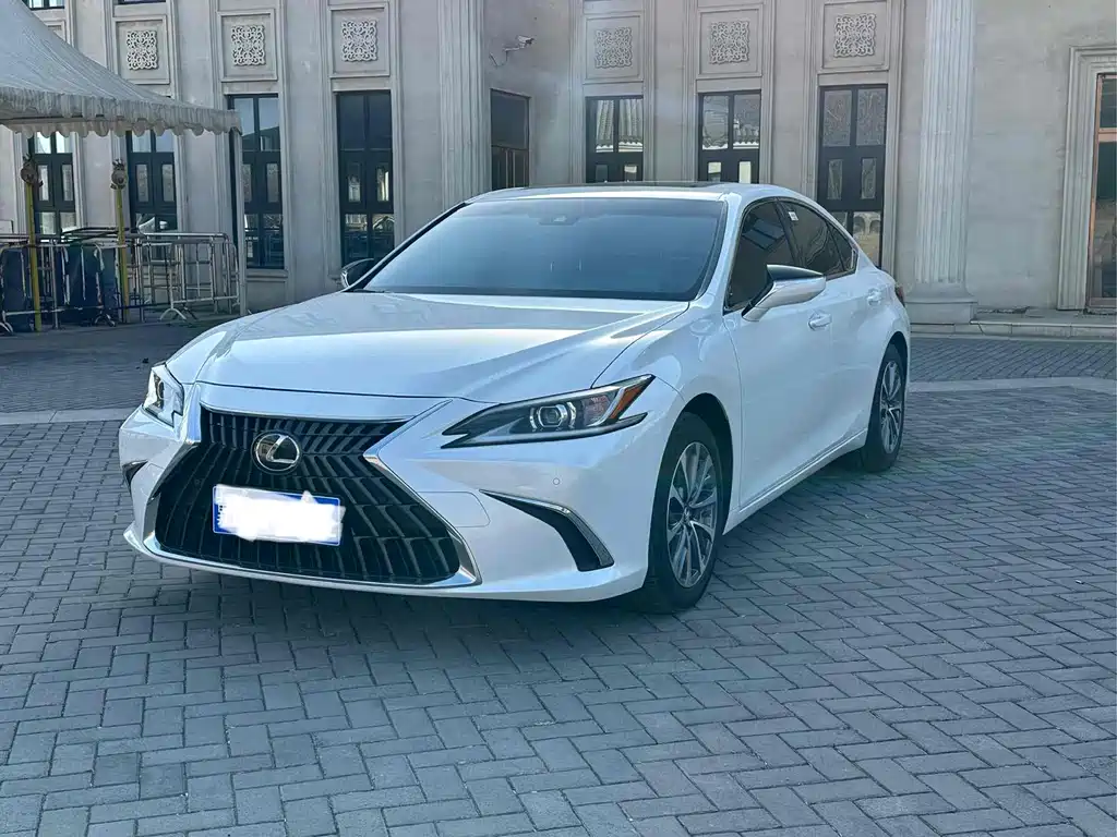 Lexus ES 2024