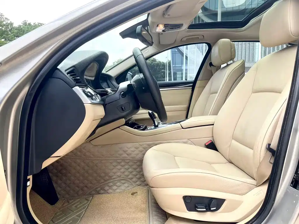 BMW 5 Series — миниатюра 9