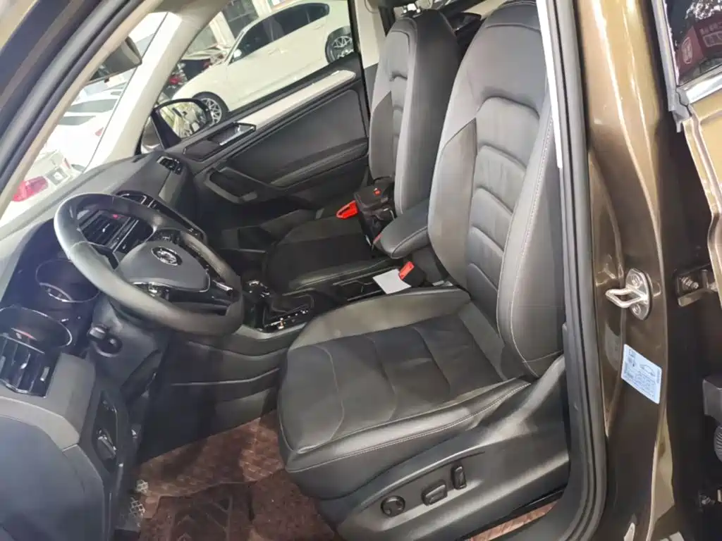 Volkswagen Tiguan L — миниатюра 15