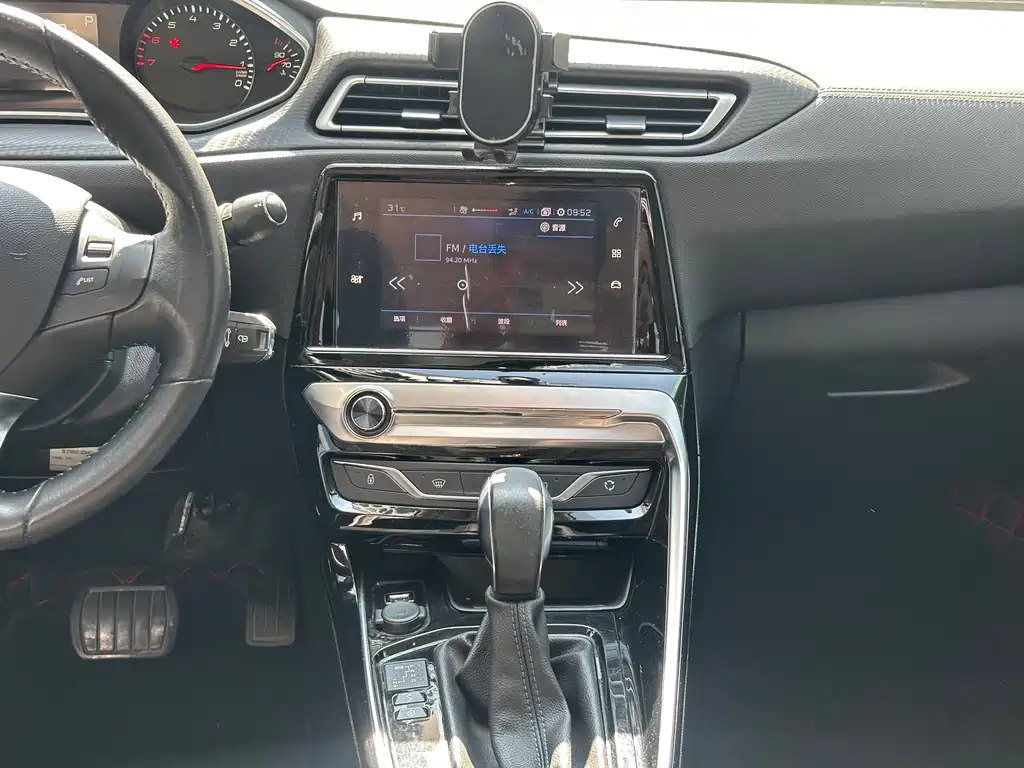 Peugeot 308 — миниатюра 13
