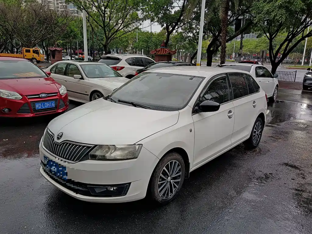 Skoda Rapid Spaceback 2014