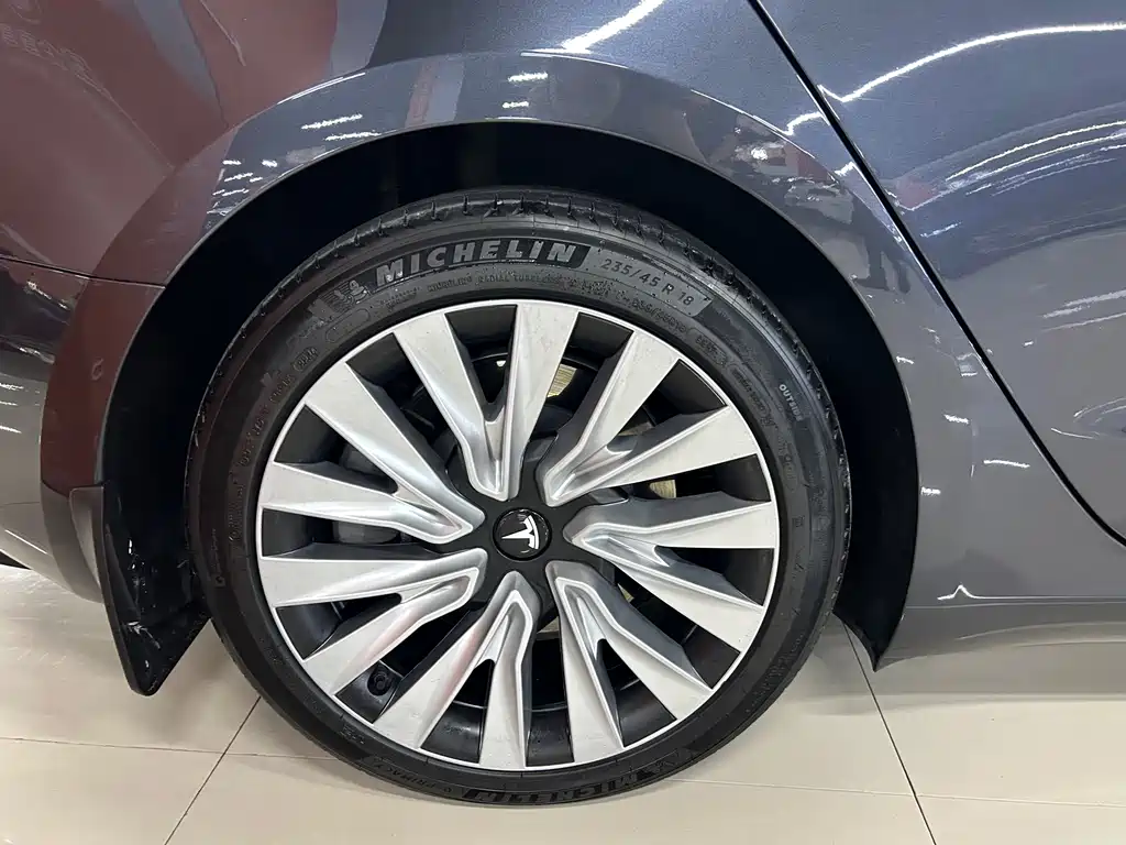 Tesla Model 3 — миниатюра 20