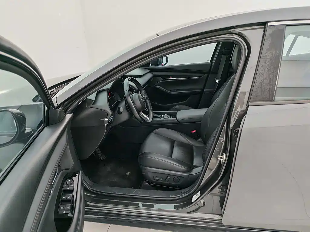 Mazda Mazda3 3 2022 2.0L AT
