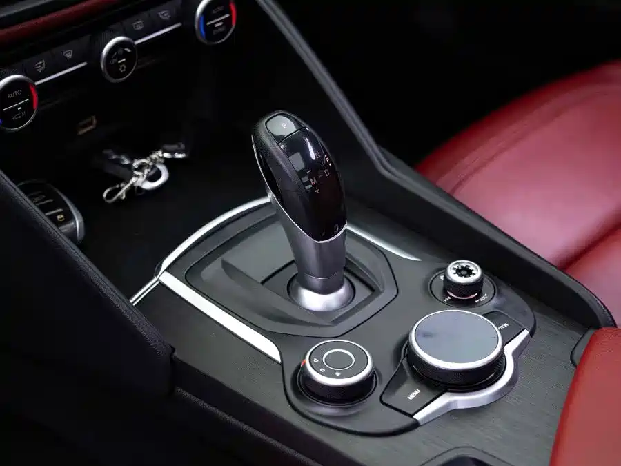Alfa Romeo Giulia 2020 2.0T 280HP