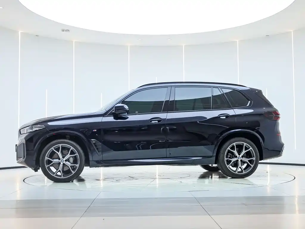 BMW X5 2023 xDrive 30Li Premium M Sport