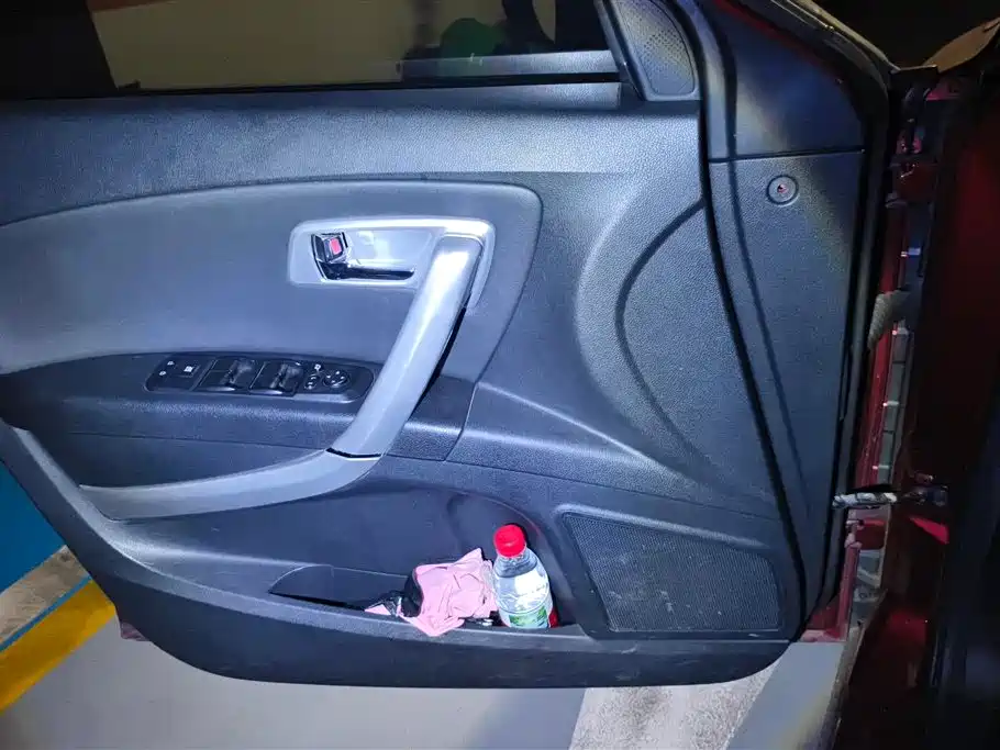 Bestune X80 2013 2.0L AT Luxury