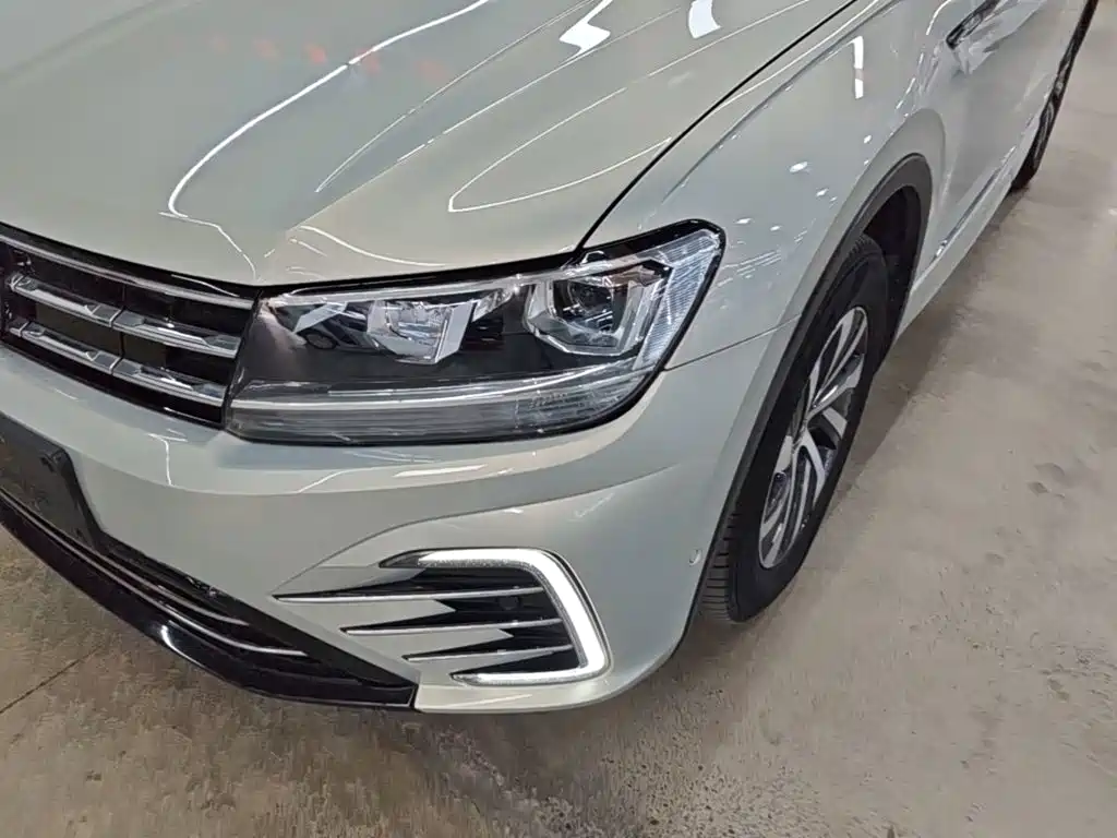 Volkswagen Tiguan L PHEV — миниатюра 24