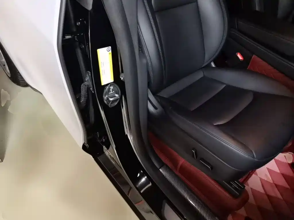 Tesla Model Y — миниатюра 25