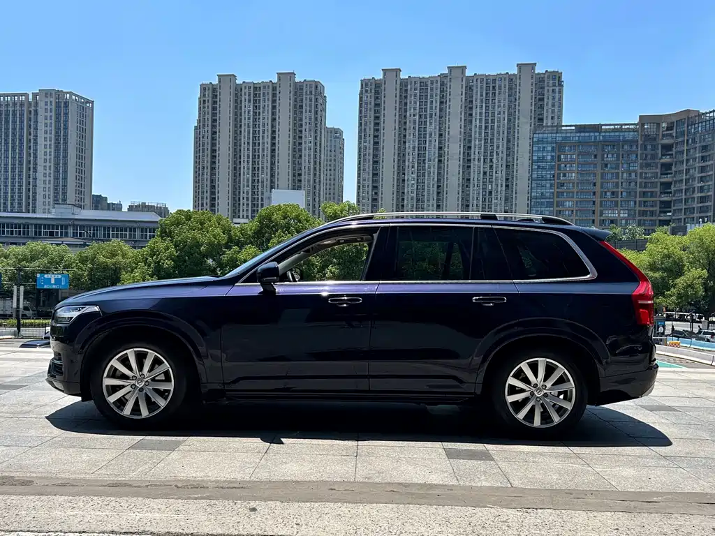 Volvo XC90 2015 T6 5 мест