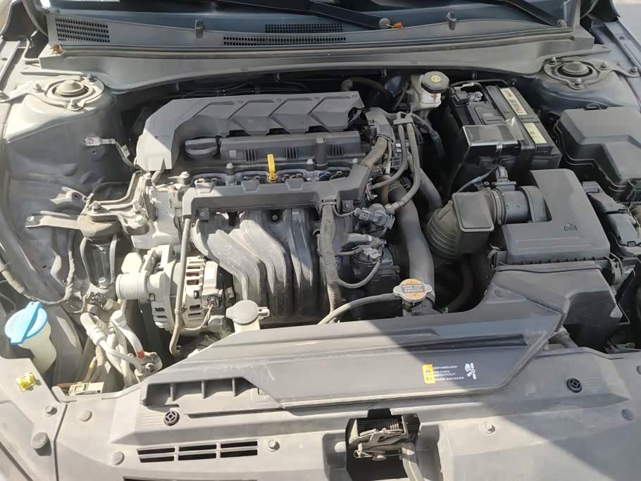 Hyundai Elantra 1.5 л 2021 г. Серебристо-серый, пробег 34800 км