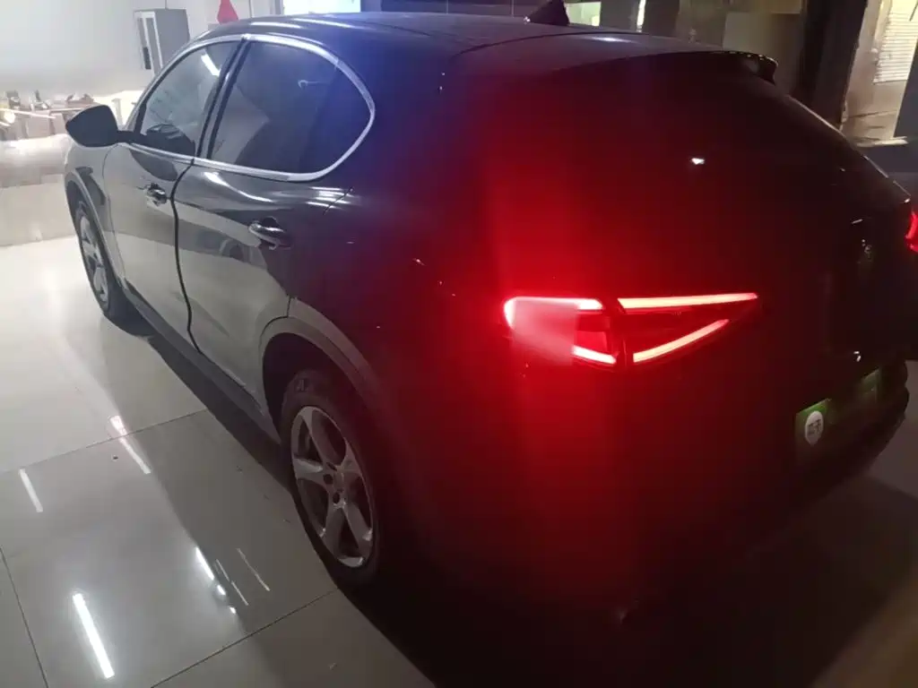 Alfa Romeo Stelvio — миниатюра 5