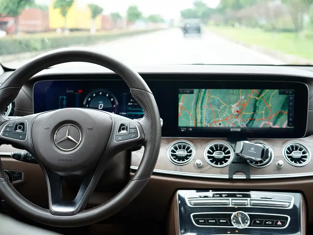 Mercedes-Benz E-Class — миниатюра 15
