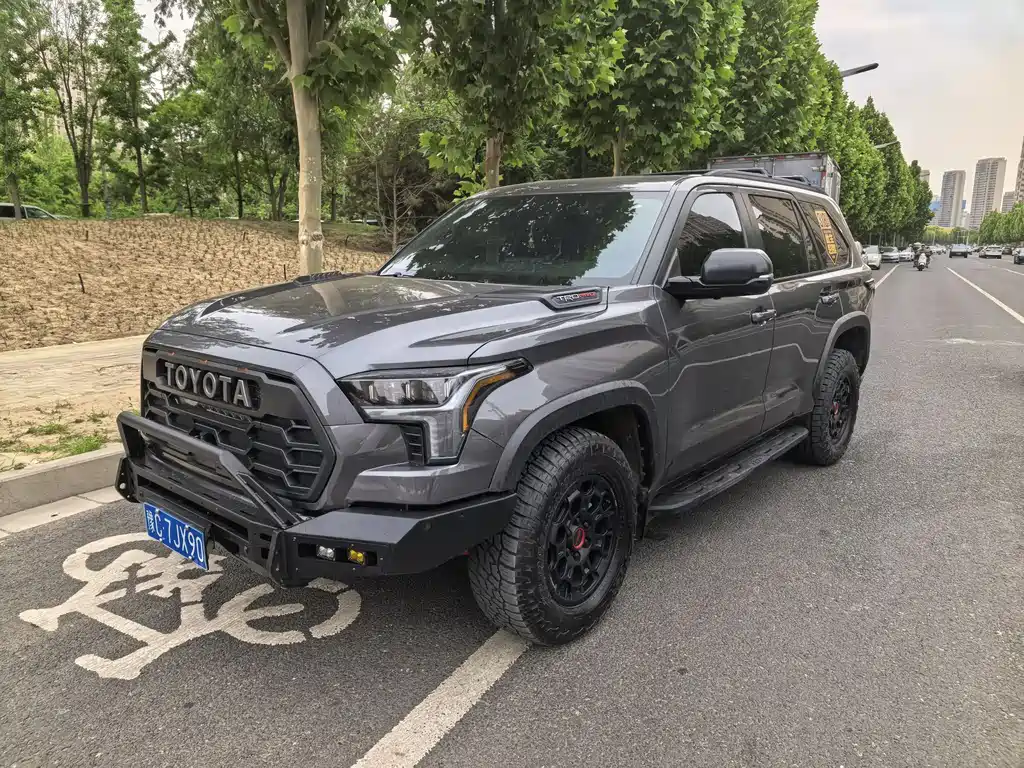 Toyota Sequoia 2024