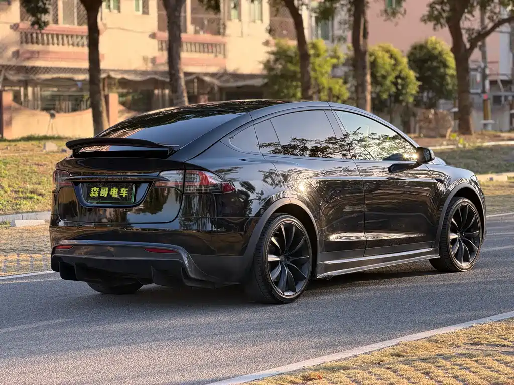TESLA MODEL X