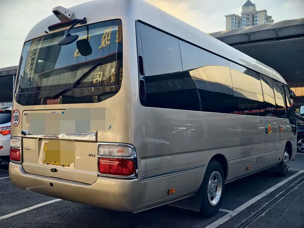 Toyota Coaster — миниатюра 4