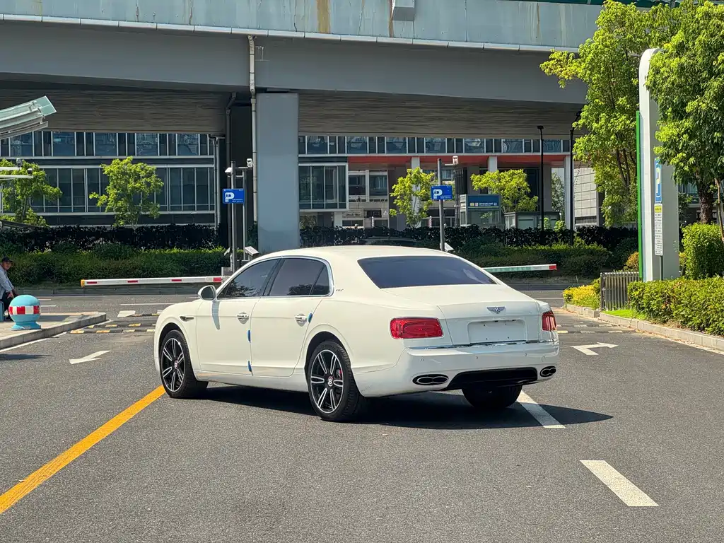 Bentley Flying Spur — миниатюра 7