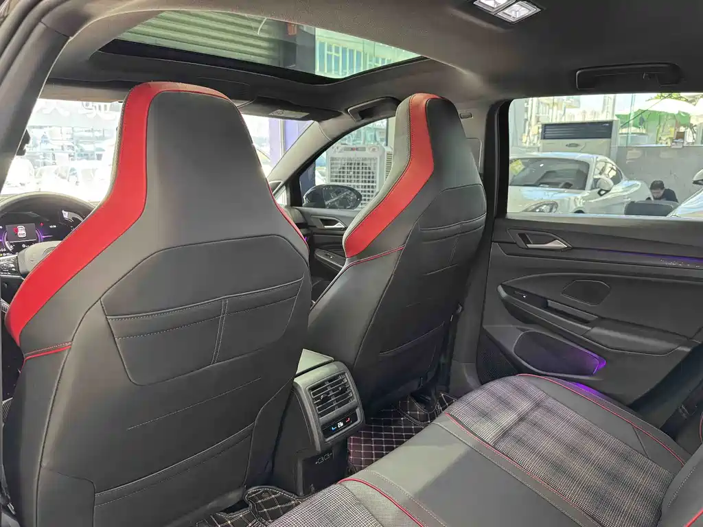 Volkswagen Golf GTI — миниатюра 14